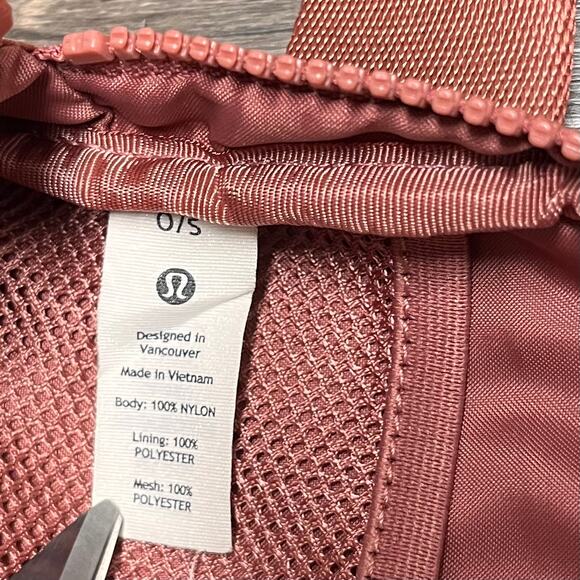Lululemon Everywhere Belt Bag 1L Pink Pastel Crossbody Water Repellent Travel - Picture 9 of 9